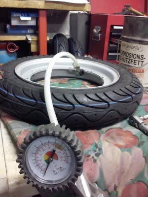 Vespa Tire Fitting