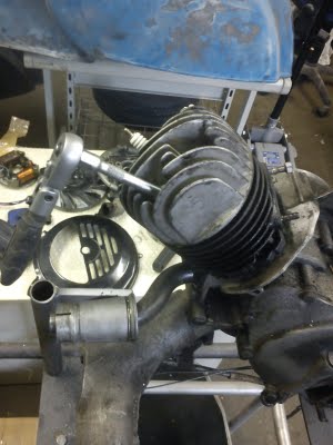 Vespa Motor Revision Remove Cylinder Head